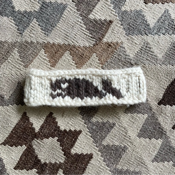 Hand knit whale headband - Picture 1 of 5